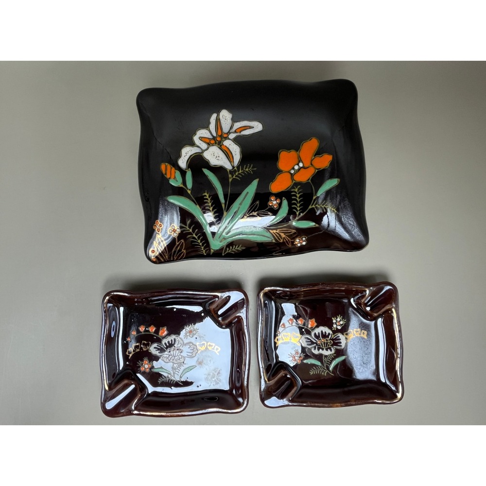 VTG Ceramic Porcelain Cigarette Box w/ 2 Ashtrays‎ Inside Decorative Decor As Is